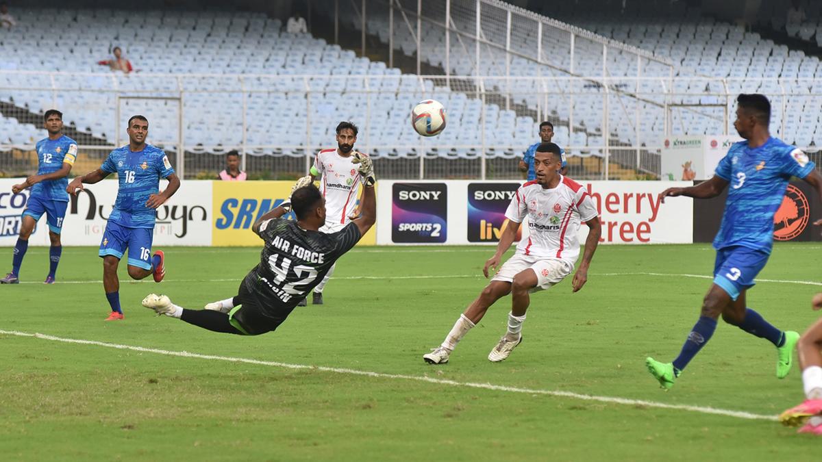 A 10-man Namdhari FC rallied to beat Indian Air Force 4-2 in a high-scoring Durand Cup fixture at the Vivekananda Yuba Bharati Krirangan in Kolkata on Sunday (August 3, 2025). Namdhari topped Group A with six points from two wins. Samuel pounced on a loose ball inside the box to put IAF ahead early.