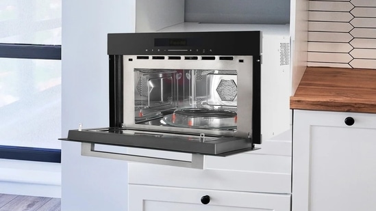 A modern kitchen deserves appliances that save time, space, and effort without compromising on performance. Built in ovens with microwave functions are a perfect solution, blending the versatility of an oven with the quick convenience of a microwave. In this article, we highlight the best built in ovens with microwave available in 2025. From sleek designs that enhance your kitchen décor to features like grill modes, convection, and smart controls, these appliances are designed to handle everything from reheating leftovers to preparing gourmet meals with ease.