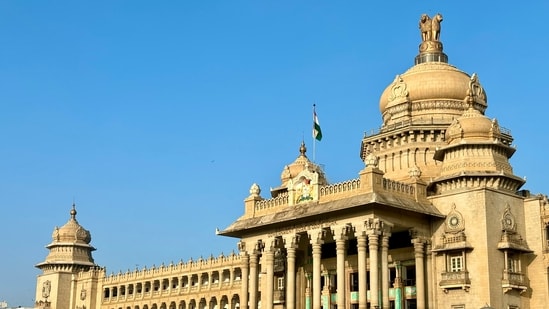 A recent Reddit post by a 38-year-old man from Madhya Pradesh who has lived in Bengaluru for the past ten years has sparked a massive online debate about the changing social fabric of the Karnataka city. The man alleged harassment by locals, claiming his unpleasant experiences have left him considering a move to Lonavala.