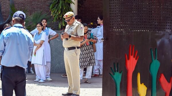 A school in Delhi's Dwarka Sector 7 received a bomb threat on Friday morning, making it the fourth such incident this week. Delhi Police and the Fire Department were at the spot, news agency ANI reported. On Thursday, around 100 schools in the national capital received bomb threats through e-mail. Police sources had said the threats were issued by 'Terrorizers 111', the same group that sent similar threats to city schools on Monday and Wednesday.<br>