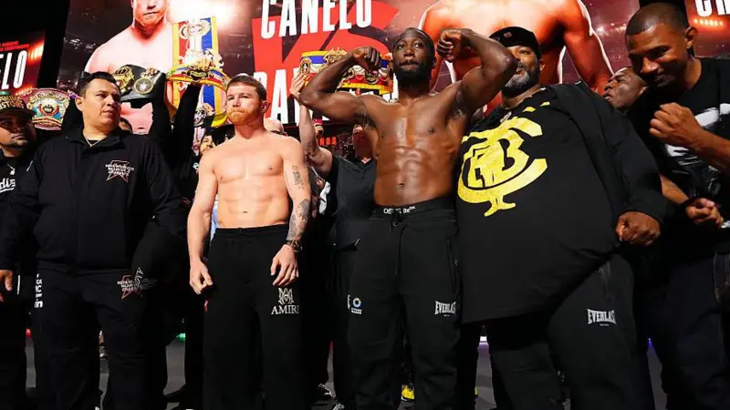 A shredded Terence Crawford - jumping up two divisions - weighed the same as champion Saul 'Canelo' Alvarez for Saturday's super-middleweight showdown in Las Vegas.</b> Unbeaten Crawford, aiming to become the first male three-division undisputed champion in the modern era, came in just half a pound under the 12st (75kg) limit.