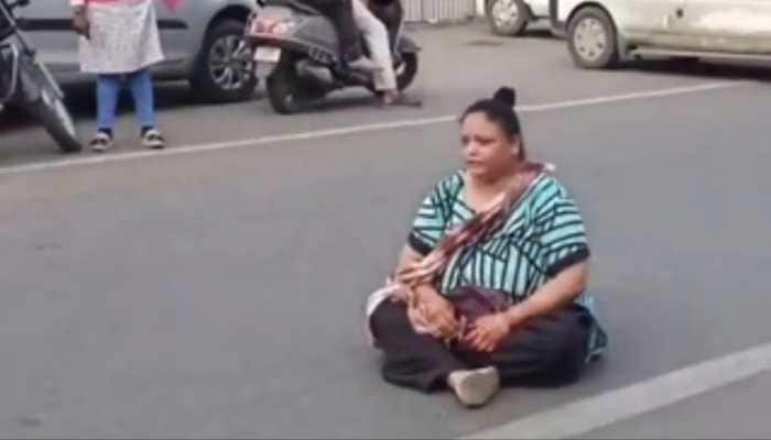 A video of a woman sitting on a highway in Vadodara, reportedly protesting over two missing golgappas, has gone viral. A clip of a woman sitting in the middle of a road in protest is trending on social media. The cause of her unusual demonstration, based on a post trending on X, is a beef over the popular street snack, golgappa.