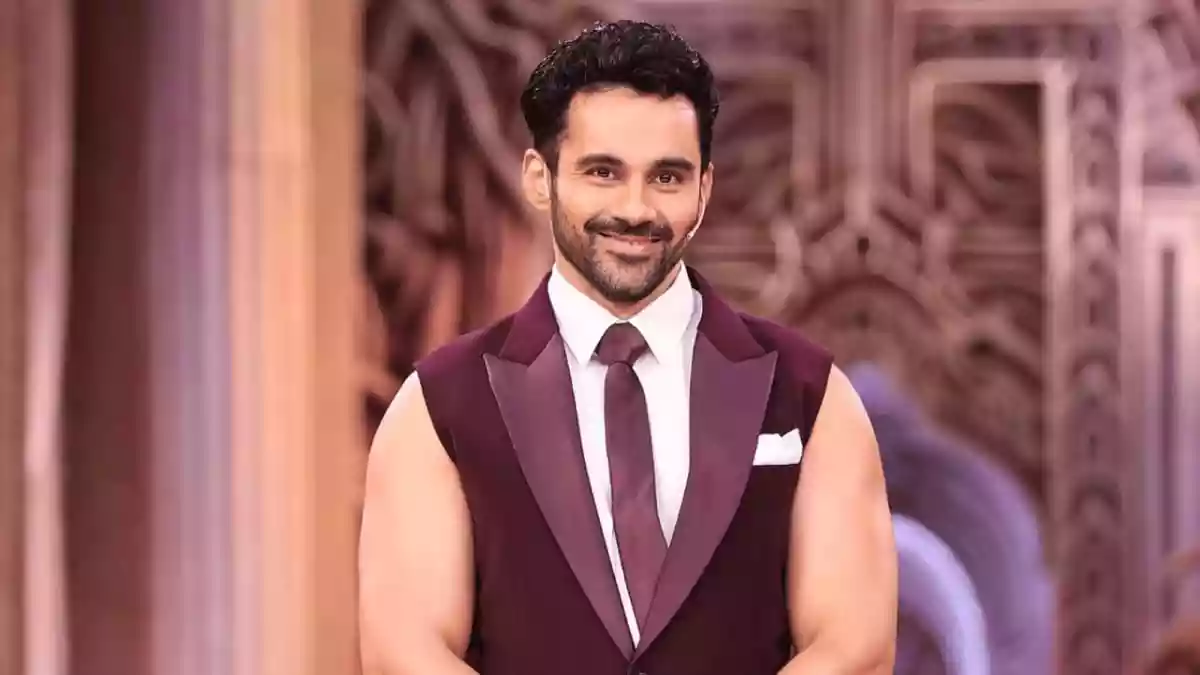 Abhishek Bajaj Poses With Salman Khan At Bigg Boss 19 Bash