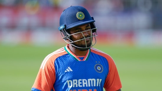 Ahead of the Asia Cup 2025 match against the UAE, most believed that the Indian management would choose Jitesh Sharma over Sanju Samson as the wicketkeeper in the playing XI. The notion gained more prominence, looking at the practice sessions and the inclusion of Shubman Gill in the squad as the vice-captain. As soon as Gill made his return, it was a given that he would open alongside Abhishek Sharma, leaving Samson's place in jeopardy.