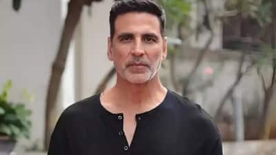 Akshay Kumar is a superstar in his own right, but filmmaker Vipul Shah believes that he doesn't get the credit he deserves. In a recent chat, Vipul Shah opened up about working with Akshay Kumar and said that the actor himself doesn't know how much greatness he is capable of. The filmmaker mentioned that while Akshay was never touted as a great actor by critics, he has much more to offer.