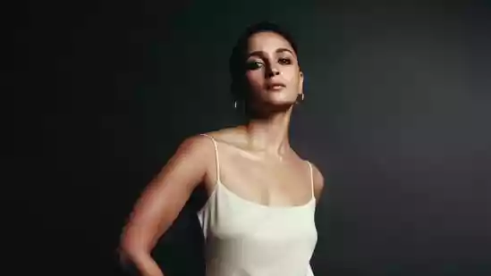 Alia Bhatt appeared along with Varun Dhawan on Amazon Prime's Two Much with Kajol and Twinkle talk show as guests for the second episode. In a conversation with the hosts, Kajol and Twinkle, the 32-year-old opened up about her postpartum weight loss after giving birth to her daughter Raha in November 2022. She also addressed the public scrutiny that followed, busting some assumptions back from her postpartum time.
