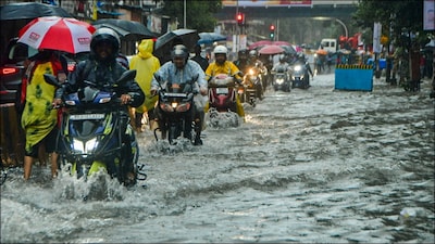 Amid an IMD Red Alert warning of heavy to very heavy rainfall, all schools, colleges, training centres, and anganwadis in Thane, Panvel, Navi Mumbai, and Lonavala will remain closed on Wednesday, August 20, 2025. However, educational institutions in Mumbai are functioning as usual after the Brihanmumbai Municipal Corporation (BMC) clarified that no holiday had been declared for the city.