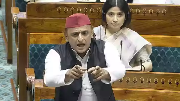 Amit Shah vs Akhilesh Yadav in Parliament over women's quota