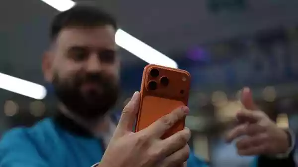 Apple introduced the iOS 26.1, iPadOS 26.1, and macOS Tahoe 26.1 Developer beta update today and with that the company began laying work for adopting Model Context Protocol (MCP). According to a report by 9to5Mac referencing code in the new updates, Apple could soon integrate MCP in its software. Introduced by Anthropic last year, MCP has quickly transformed into standard way for large language models (LLMs) to connect with everyday software.