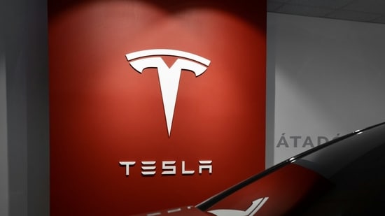 As Tesla mulls over its decision, the union minister added that companies such as Hyundai, Kia, Skoda and more have expressed interest to manufacture in India. Elon Musk-owned Tesla is reportedly not keen on setting up manufacturing and production units in India. As per the statement from Union minister for heavy industries HD Kumaraswamy, Tesla is only interested in expanding its showrooms in India.