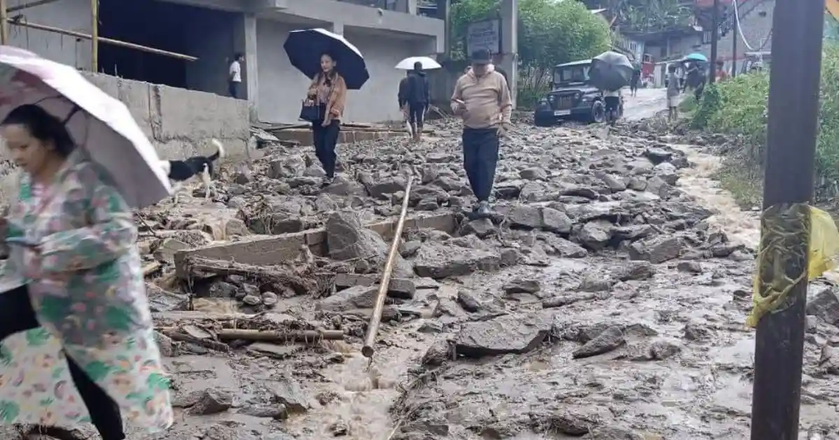 At least 17 persons have been killed in rain-related incidents in Kalimpong and Darjeeling districts since early Sunday morning, M Modak, the executive director of the Disaster Management Department in the Gorkhaland Territorial Administration, told Scroll.At least 17 persons have been killed in rain-related incidents in Kalimpong and Darjeeling districts since early Sunday morning, M Modak, the executive director of the Disaster Management Department in the Gorkhaland Territorial Administration, told Scroll.Several persons were also missing amid several landslides in the Darjeeling hills, PTI reported.Darjeeling Sub-Divisional Officer Richard Lepcha told the news agency that rescue and relief operations were underway in the affected areas.In the Darjeeling district, deaths were reported from Sarsaly, Jasbirgaon, Mirik Basti, Dhar Gaon (Mechi) and the Mirik Lake area, PTI quoted unidentified officials as saying. Four persons were rescued from under the debris in Dhar Gaon.The National Disaster Response Force had joined the rescue operations in the Mirik Lake area.