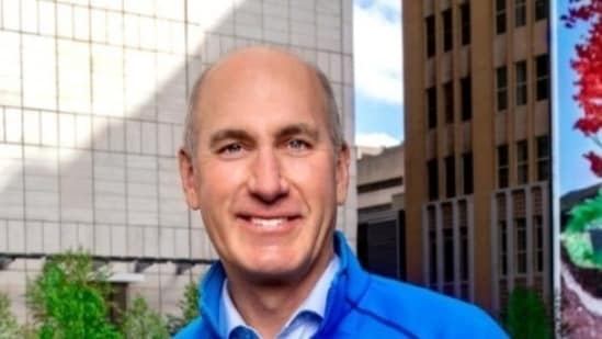 AT&T CEO John Stankey has sent a clear message to employees: align with the company's return-to-office (RTO) mandate or look for another job. In a blunt internal memo sent to all managers on Friday, Stankey acknowledged the growing discomfort among employees following AT&T's decision to enforce a five-day in-office mandate.