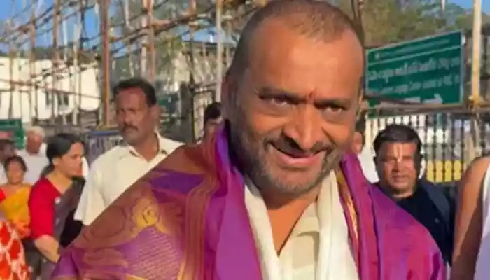 Bandla Ganesh visits Tirupati Temple in Tirumala on birthday