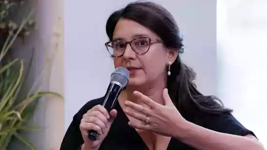 Bari Weiss is the new editor-in-chief of CBS News, after her startup, The Free Press, was acquired by Paramount. Weiss has stated that even after the acquisition, she will remain the editor and CEO of The Free Press. It has been reported by The Wall Street Journal that Paramount has paid $ 150 million for the acquisition of the startup. Here's everything you need to know about Bari Weiss' family, personal life and more.Bari Weiss is the new editor-in-chief of CBS News, after her startup, The Free Press, was acquired by Paramount. Weiss has stated that even after the acquisition, she will remain the editor and CEO of The Free Press. It has been reported by The Wall Street Journal that Paramount has paid $ 150 million for the acquisition of the startup. Here's everything you need to know about Bari Weiss' family, personal life and more.Bari Weiss is married to a fellow journalist, Nellie Bowles, with whom she founded The Free Press. Like Weiss, Bowles has also worked at The New York Times. The couple tied the knot in 2021. Bowles and Weiss talked about their love story at the American Jewish University. When the couple was asked if it was love at first sight for them, Bari said, “I think for Nellie, it was love at first sight.” The couple had their first child, a daughter, in 2022, and their second, a son, in 2024.