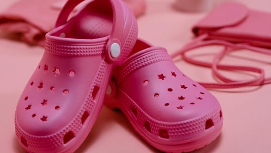 Beat the rains in style! These 8 monsoon-proof clogs keep your feet dry, comfy, and stylish—from Crocs classics to HRX and Red Tape utility picks. When the skies pour and the streets flood, your regular sneakers and flip-flops just don’t cut it. You need footwear that’s light, breathable, waterproof, and super easy to clean; basically, you need clogs.