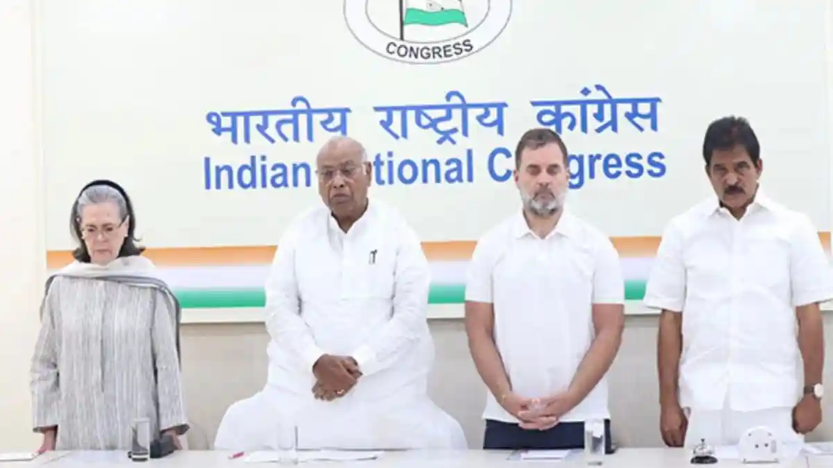 Bihar Congress Review Meet Erupts In Chaos