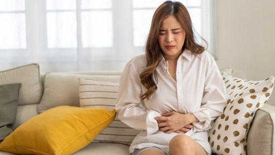 Bloating can be uncomfortable and sometimes embarrassing, affecting your daily routine and overall digestion. Many people struggle to identify why it happens, as the causes are often overlooked or misunderstood. Dr Saurabh Sethi, a gastroenterologist and liver specialist trained at AIIMS, Harvard and Stanford Universities, shared in his September 3 Instagram post the top 3 reasons for bloating and how to tackle them effectively. <strong>(Also read: </strong><strong>Gastroenterologist shares 7 common mistakes people make while cooking in air fryer: ‘Always clean the tray and use…'</strong><strong> )</strong>