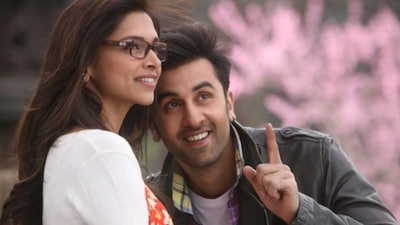 Bollywood has given fans several iconic on-screen pairs, but few match the charm of Ranbir Kapoor and Deepika Padukone. Even though their real-life relationship is now a thing of the past, old interviews and videos featuring the duo continue to resurface, reminding fans of their effortless chemistry.