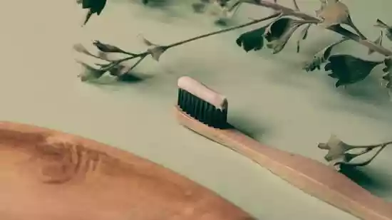 Brushing teeth after breakfast or before