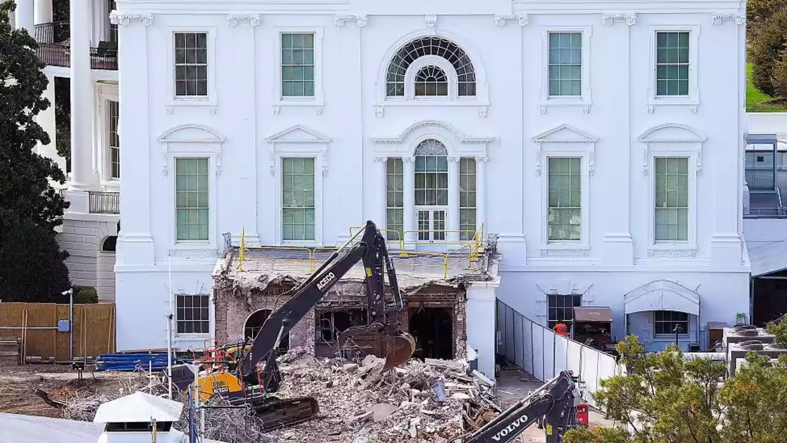 Building of Trump's White House ballroom can resume in full
