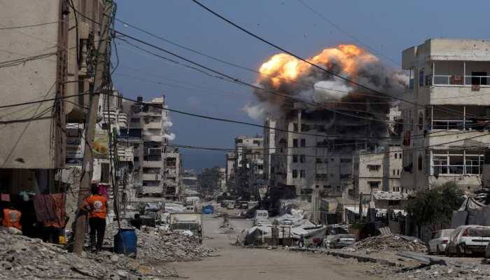 Cairo (Egypt): The tanks entered before sunrise. Engines growled through the shattered streets of Deir al-Balah. Heavy tracks crushed the silence. Residents ran toward the west. Others gathered what little they could carry and followed a trail of smoke into the unknown.