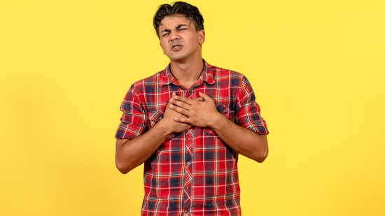 Cardiologist warns smoking puts young adults at high risk of sudden heart attacks, urging early action and healthy lifestyle changes to protect the heart. Heart disease is typically seen as a concern for later in life, something that catches up with you in your 60s or beyond. But the reality is shifting fast. A growing number of adults under 40 are now experiencing heart attacks, and one of the most alarming yet overlooked triggers is still surprisingly common: smoking. (Also read: Doctor shares 7 health secrets that can help you manage blood sugar, improve sleep and support heart health )