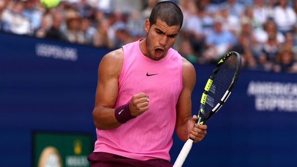 Carlos Alcaraz, the 22-year-old Spanish tennis star, kept his perfect 2025 US Open campaign alive with a dominating 7-6(3), 6-3, 6-4 win over Frenchman Arthur Rinderknech on Sunday (August 31). Notably, Alcaraz reached quarterfinals at all four Grand Slams in one season for the first time in his career.