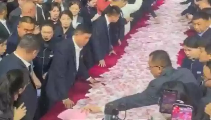 Chinese CEO distributes Rs 236 crore in viral cash dash