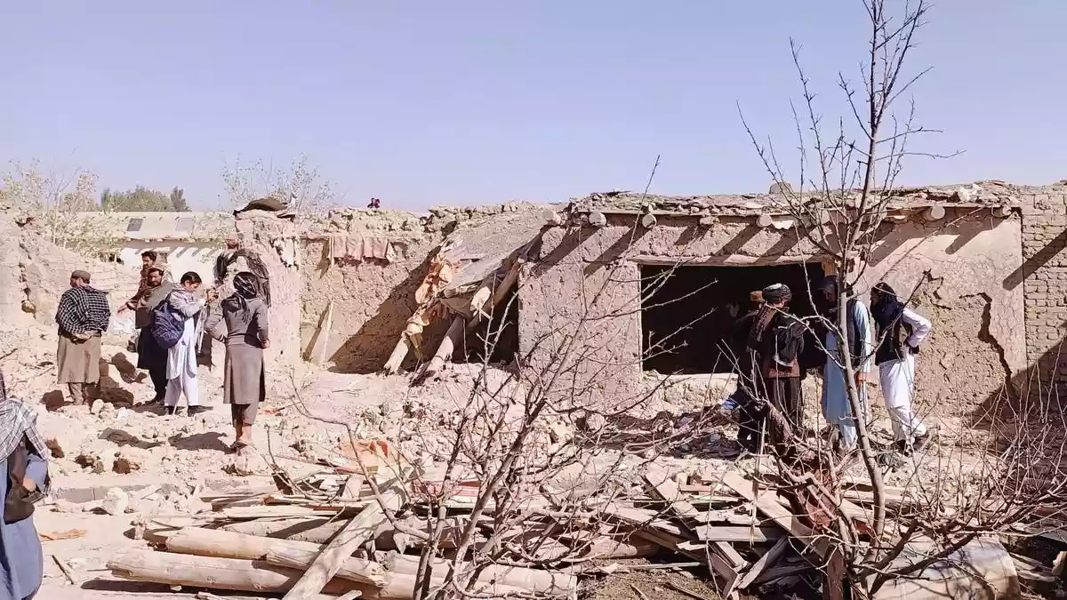 Choose between ‘peace and chaos’