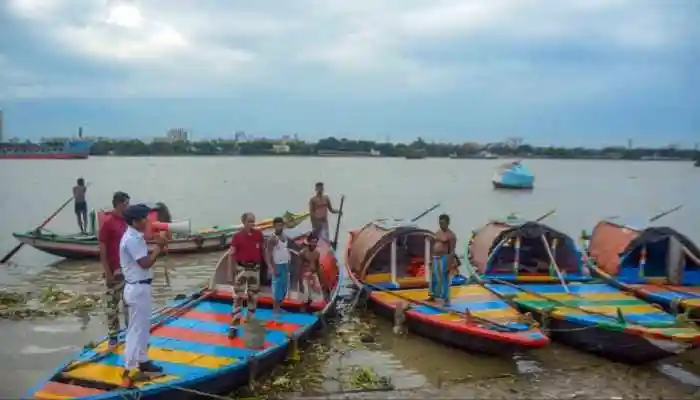 Cyclone Shakhti intensifies in the Arabian Sea with 100 kmph winds. IMD warns Mumbai, Thane, and Gujarat coasts of rough seas. The India Meteorological Department (IMD) has issued a severe warning for Maharashtra as Cyclone 'Shakhti'—the first post-monsoon cyclonic storm in the Arabian Sea—intensifies. The system is packing winds gusting up to 100 kmph, raising the threat of heavy rainfall, strong winds, and turbulent sea conditions across coastal and inland districts.