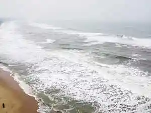 Cyclone Shakti IMD Weather Alert: Cyclone Shakti, which reached 100 kmph in the Arabian Sea, is now expected to weaken significantly from Monday morning. The storm will recurve eastwards, bringing considerable relief to Maharashtra's coast, including Mumbai. Contrary to earlier warnings, Mumbai is now forecast for only light rain or drizzles until October 8, with gusty winds subsiding as the cyclone dissipates.