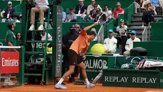 Daniil Medvedev loses temper