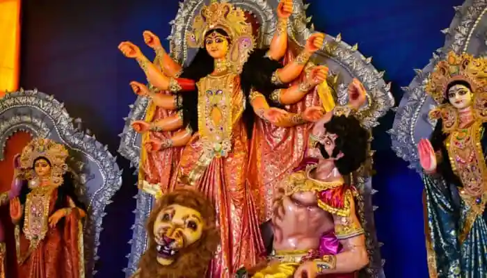 Day 3 of Navratri 2025 is dedicated to Maa Chandraghanta, the goddess of courage and serenity. Devotees perform puja during auspicious timings, wear royal colours, and offer flowers, fruits, and sweets. Chanting her mantras brings bravery, peace, and spiritual blessings. Following the rituals and using the recommended samagri ensures a fulfilling and divine celebration.