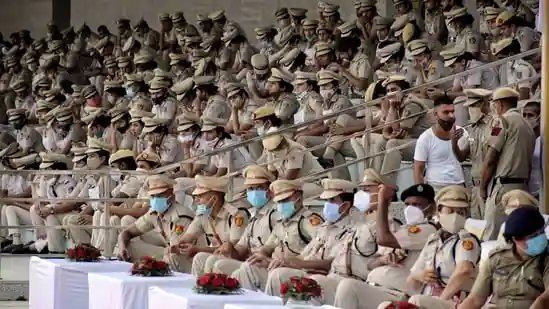 Delhi Police Constable Recruitment 2025: The Staff Selection Commission (SSC) has issued the official notification for the Constable (Executive) Male and Female in Delhi Police Examination, 2025, opening the doors to 7,565 vacancies across India. Candidates seeking a career in Delhi Police can now apply online for one of the most sought-after police recruitments in the country.