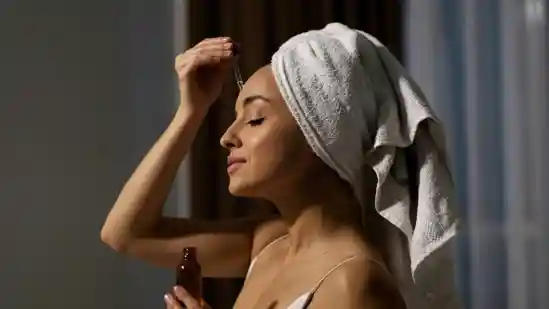 Diwali brings endless joy, lights, sweets, parties, and a lot of sparkle! But amidst all the celebrations, your skin often ends up paying the price. Late nights, heavy makeup, oily food, pollution, and exposure to smoke from crackers can leave your skin looking dull, tired, and irritated, resulting in a dehydrated and parched looking face. So, once the festivities fade, it's time to give your skin the TLC it truly deserves.Diwali brings endless joy, lights, sweets, parties, and a lot of sparkle! But amidst all the celebrations, your skin often ends up paying the price. Late nights, heavy makeup, oily food, pollution, and exposure to smoke from crackers can leave your skin looking dull, tired, and irritated, resulting in a dehydrated and parched looking face. So, once the festivities fade, it's time to give your skin the TLC it truly deserves.So, while you're busy finding the best outfit for the festival, here's a curated list of post-Diwali skin care must-haves that will help detox, rejuvenate, and revive your glow.<br>