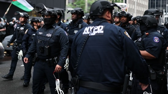 Donald Trump announced that the US had conducted precision strikes on Iranian nuclear sites on Saturday, several major American cities were put on alert Hours after President Donald Trump announced that the US had conducted precision strikes on Iranian nuclear sites on Saturday, several major American cities were put on alert. Authorities have ramped up patrols at Jewish and diplomatic sites in New York City, Los Angeles, and Washington, DC.