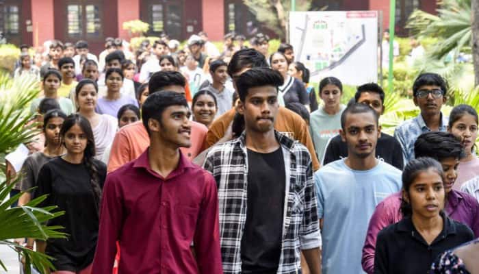 DU UG CSAS 2025: The University of Delhi released the DU UG CSAS 2025 Allocation List on July 19, 2025. Candidates who registered for the first round of CSAS admissions can view the cutoff and allocation list on the official DU UG admission portal — admission.uod.ac.in. The first list was released today at 5 PM. Candidates can accept their allotted seat from July 19 to July 21, 2025. Colleges will verify and approve online applications between July 19 and July 22, 2025. The deadline for candidates to pay the admission fee online is July 23, 2025.