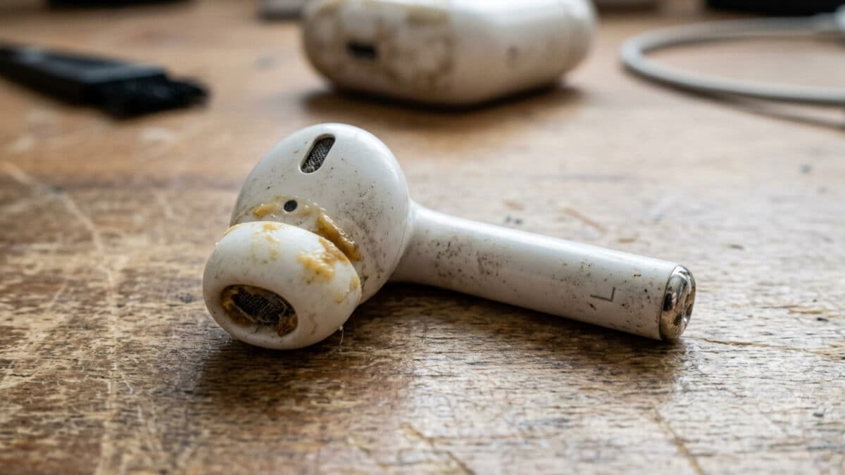 Earbuds And Headphone Cleaning Tips