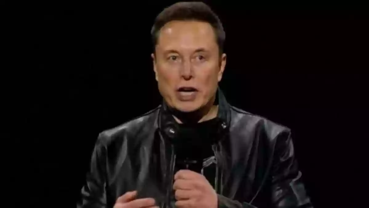 Elon Musk Hits $700 Billion Net Worth