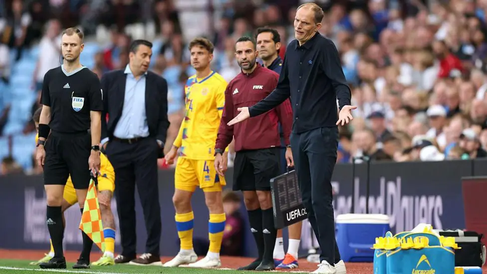 England's players went through the formalities of a lap around Villa Park at the end of their victory over Andorra, but the sight of their applause being aimed towards thousands of empty seats was the brutal measure of this dire World Cup qualifier.</b>