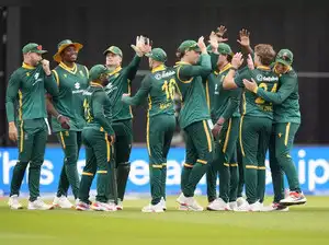 England vs South Africa Score Live Telecast: South Africa dominated England in the first ODI, winning by 7 wickets thanks to Keshav Maharaj's impressive bowling. England's Jamie Smith shone with the bat, but the team struggled overall. South Africa chased down the target comfortably, led by Aiden Markram. The second ODI at Lord's anticipates a batter-friendly pitch initially, favoring spin later on, with teams likely to bat first.