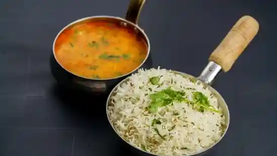 Family expects lavish gifts from