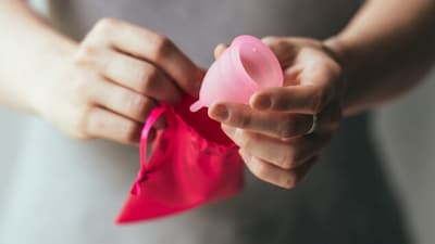 For years, buying, using, and disposing of pads or tampons each month has been part of the routine for people who menstruate. However, with billions of these products ending up in landfills every year, and taking centuries to decompose, many women are now turning to more sustainable, reusable options such as menstrual cups, discs, and period underwear. These alternatives are not only environmentally friendly but also more cost-effective over time.