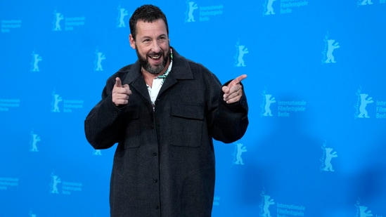 From coast to coast, Adam Sandler is bringing comedy, music, and laughs on a massive 30-city tour, just ahead of his long-awaited Netflix sequel. Adam Sandler is hitting the road this fall, and fans could not be more excited! The beloved comedian and actor behind Happy Gilmore, The Waterboy, and Uncut Gems just announced a surprise 30-city North American tour titled You’re My Best Friend. Kicking off on September 5 in Jacksonville, Florida, the tour will make stops across the United States and Canada, including Milwaukee, New York, Boston, Chicago, and Las Vegas, where it wraps up on November 1.