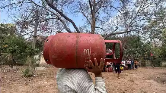 Gas curbs hit Gujarat factories