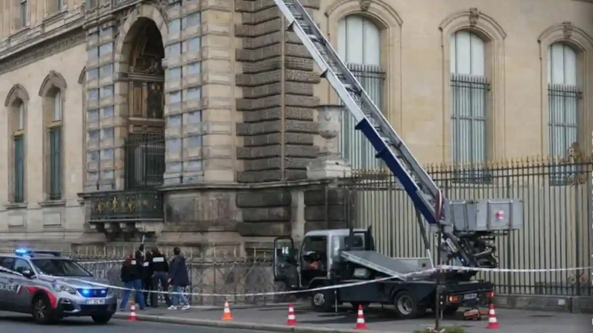 German Lift-Maker Turns Louvre Heist Into Viral Marketing Moment