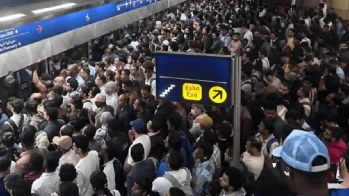 Ghatkophar-Versova Line Feels’ Take Over Internet Amid Viral Overcrowded Dubai Metro Pic — Here’s Key Detail Everyone Missed