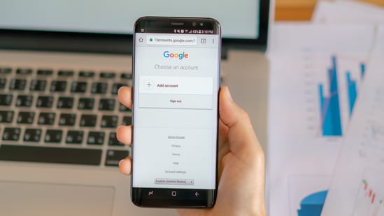 Google’s Handoff boosts seamless Android multitasking by syncing apps, media and notifications across phones and tablets. Android users have long enjoyed the freedom of choice when it comes to phones, tablets, and brands. But when it comes to how these devices work together, Android still feels disconnected. That could change soon, thanks to a new feature being tested by Google.