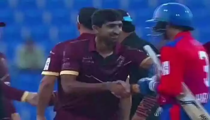 Harbhajan Singh Ends No-Handshake Stance