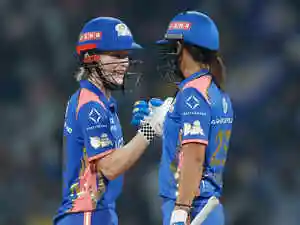 Harmanpreet masterclass powers Mumbai Indians to 7-wicket win over Gujarat Giants